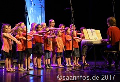 Stadtverband der kulturellen Vereine auch der Mini- und Jugendchor Lisdorf überbrachte seine musikalischen Grüße