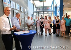 Kunst ist die Vermittlung -Vorstandsvorsitzender Bernd Mayer begrüßte die Gäste der Preisverleihung