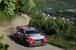 Thierry Neuville gewinnt Rallye Monte Carlo