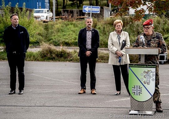 Abschlussappell bei der Schließung des Impfzentrums der Bundeswehr in Lebach. Unser Foto zeigt `(vrnl) Oberst Mathias Reibold, Gesundheitsministerin Monika Bachmann, Bürgermeister Klauspeter Brill und Staatssekretär Stephan Kolling