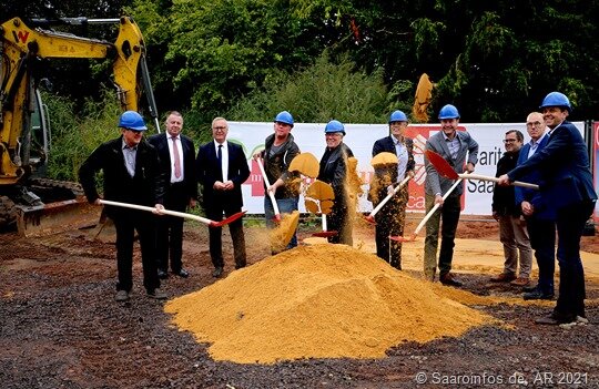 9084 Der nachgeholte Spatenstich