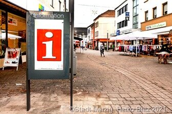  Foto: Britz, Heiko Britz, Sparda Bank SW, IBAN: Gästen der Stadt ist es nun möglich, sich rund um die Uhr die neusten Geschehnisse im Stadtgebiet anzeigen zu lassen