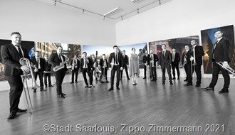 Das Silent Explosion Orchestra um Schlagzeuger Kevin Naßhan präsentiert das neue Album „Portraits of New York“ live im Theater am Ring.– 