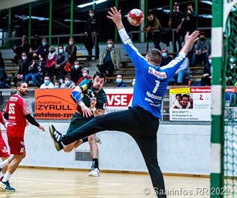 Wladi Kurotschkin (HGS) beim Torwurf