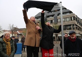 0179 Bei der Enthüllung, Foto: www.saarinfos.de,ar