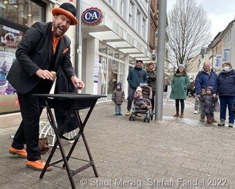 Zauberer Kalibo unterhielt klein und groß