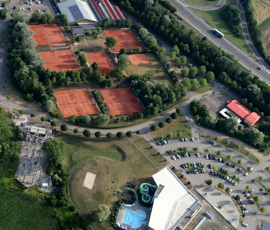 Großes Tennis in Merzig - Tennisplatz von oben - Foto: Esther Reichrath